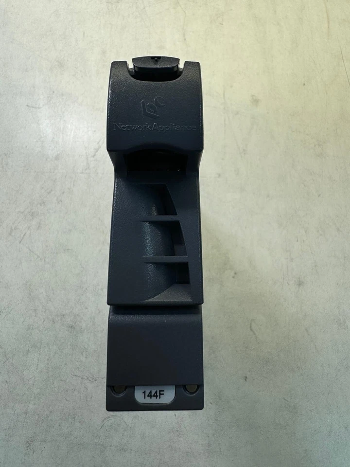 NetApp 147GB 108-00082+A4 X274B-R5 10K RPM 2.0Gbps FC 3.5" Server Hard Drives - Image 4 of 4