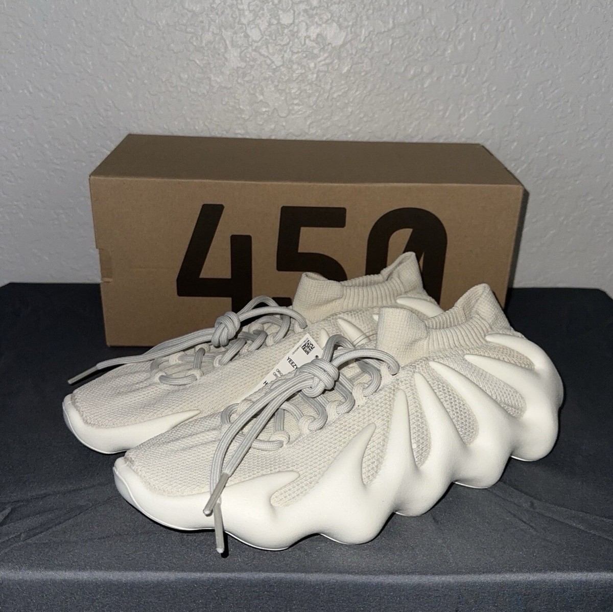 white yeezy foamposites