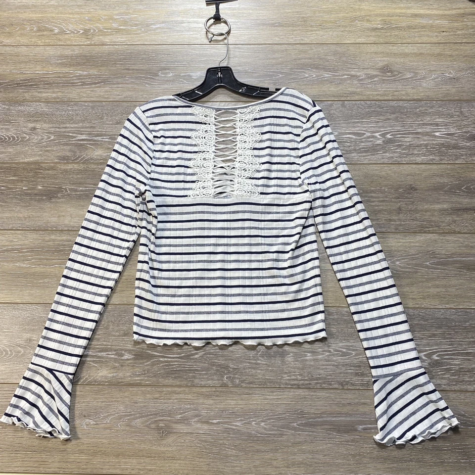 American Rag Top Size Medium Flare Sleeve Lace/ Corset Like Back Long Sleeve - Image 2 of 4