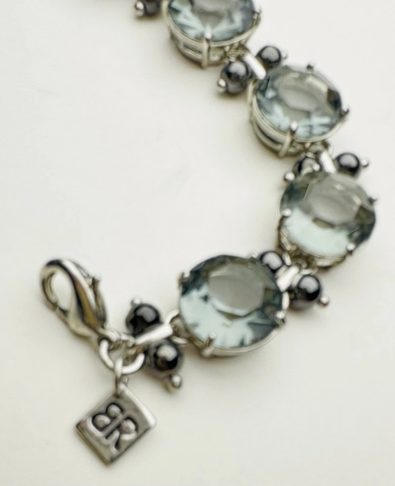 Pulsera Banana Republic Tono Plata Negro y Gris Cristal Diseño Cuentas Foto 2 de 4