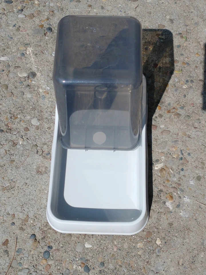 Van Ness Riegadora Automática para Perros, Mediana, Capacidad 6 Litros Foto 2 de 4