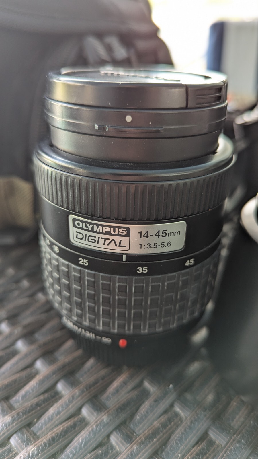 Olympus E500 Camera Kit, 2 Lenses, Manual, Charger & Battery, Lens