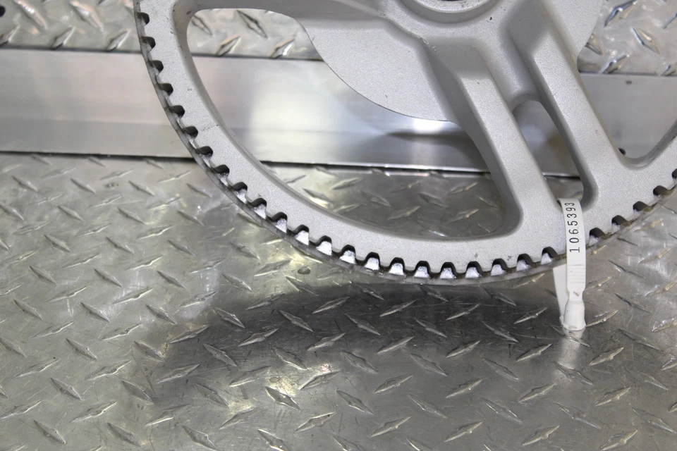 2012 CAN-AM SPYDER RT LIMITED RODA DENTADA TRASEIRA/POLIA 79T - Imagem 4 de 4