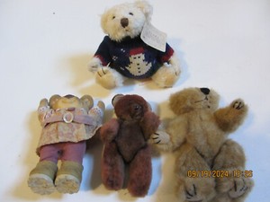 4 VINTAGE MINI TEDDY BEARS ONE FURSKIN ONE RUSS BEARS