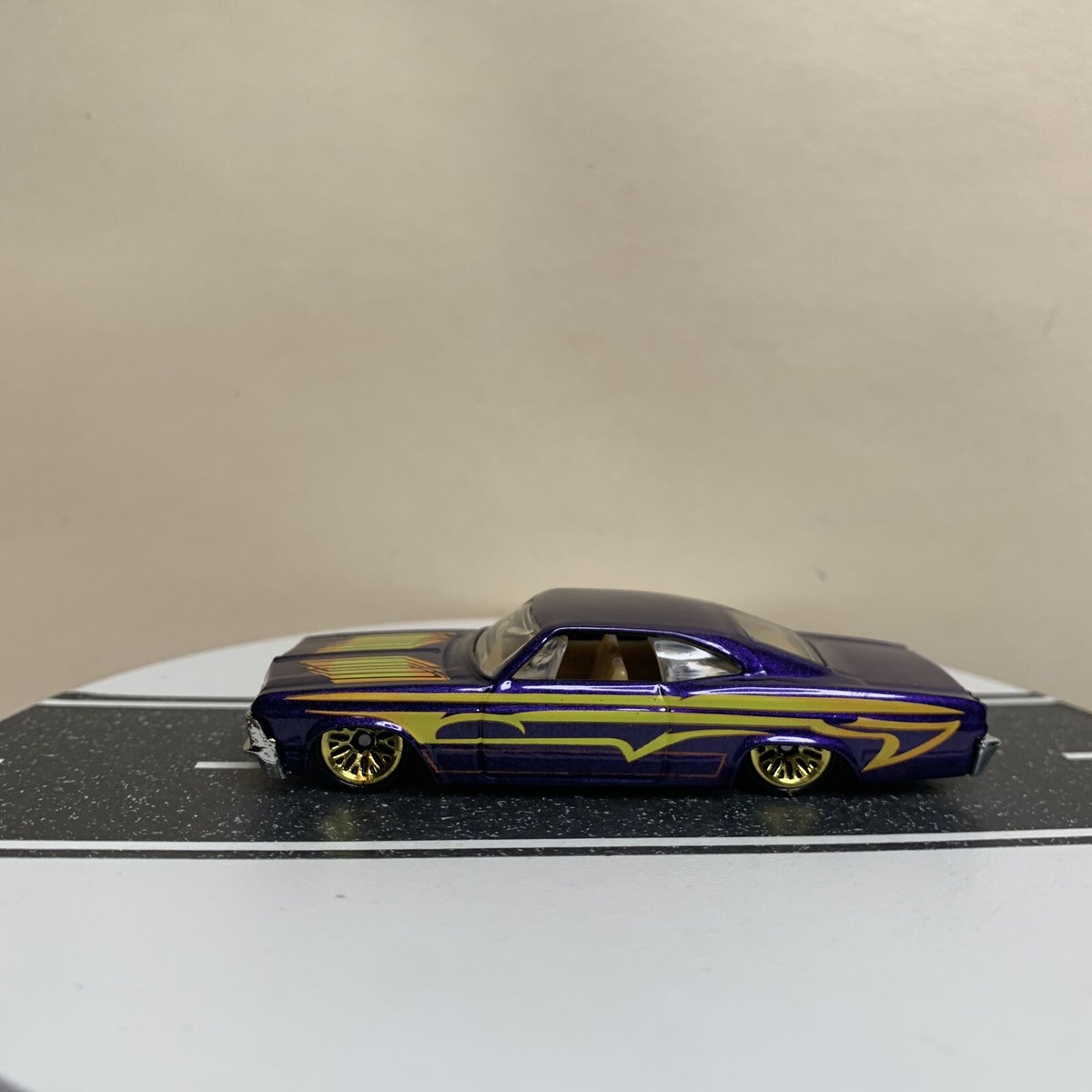 Hot Wheels 1998 First Edition #635 '65 Chevy Impala Lowrider