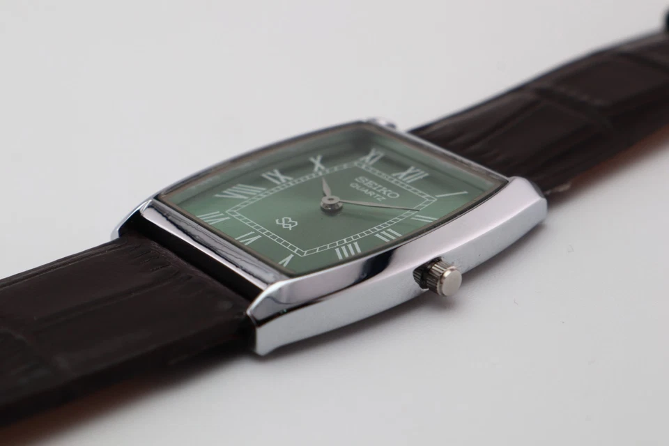 Reloj para hombre vintage Seiko Barrel-Tank cuarzo esfera verde con correa marrón oscuro Foto 4 de 4