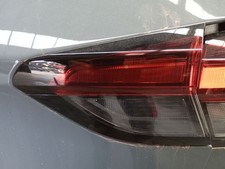 RÜCKLEUCHTE RECHTS IN DER TÜR / 2648565 FÜR OPEL CORSA F P2JO 1.2 68