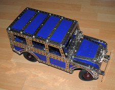 Landrover Oldtimer 1960er, gebaut mit dem Mekanik Metallbaukasten, wie Märklin