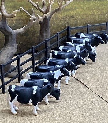 Custom CM Ertl 1:64 Lot Of 10 Holstein B&W Dairy Milk Cows Cattle Farm Scene