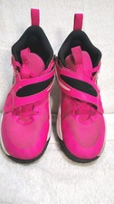 Nik Team Hustle D 11 Girls Pink Basketball Shoes Size 5.5Y