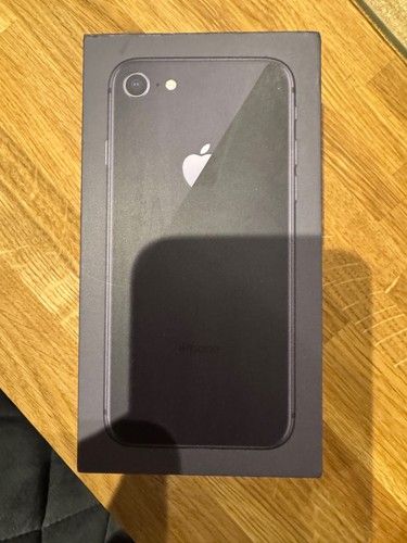 Apple iPhone 8 Smartphone, 64GB, Space Grey (no plug or cables) - Picture 2 of 4