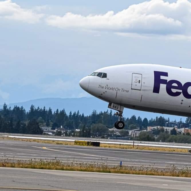 BRAND NEW GEMINI JETS 1:200 scale FedEx Express BOEING 777F