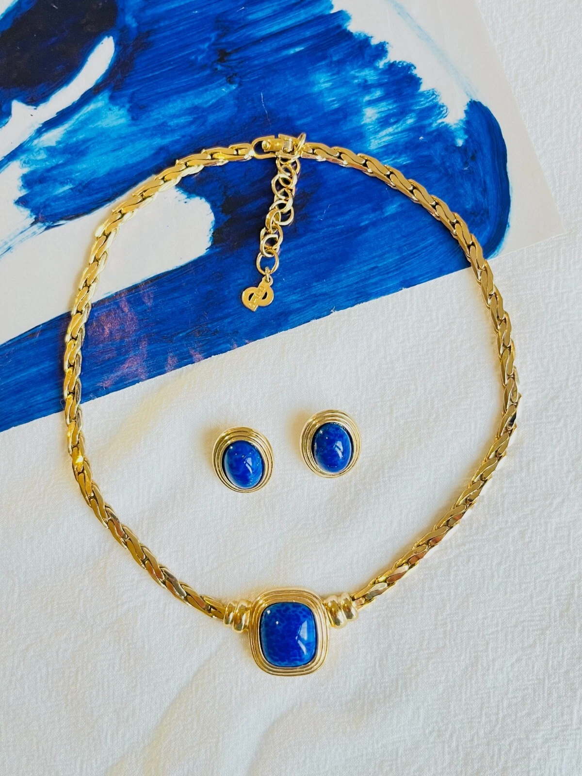 Ensemble de boucles d'oreilles collier cabochon ovale rectangle Christian Dior vintage lapis marine