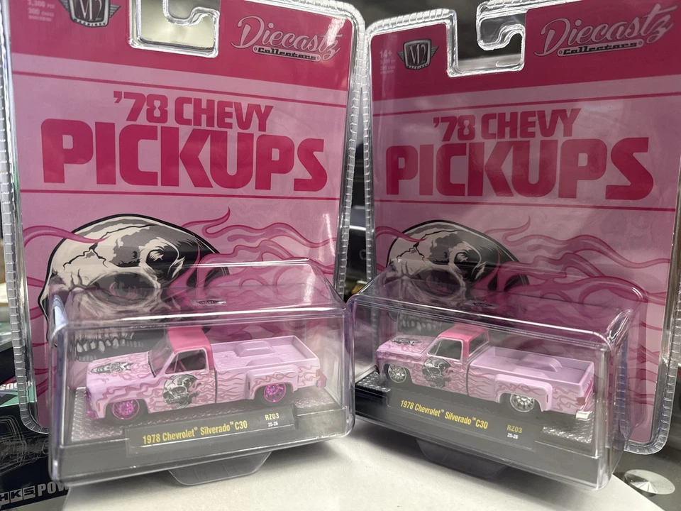 Juego exclusivo Diecastz M2 2026/4 1977 y 1978 Cheyenne rosa N negro Foto 4 de 4