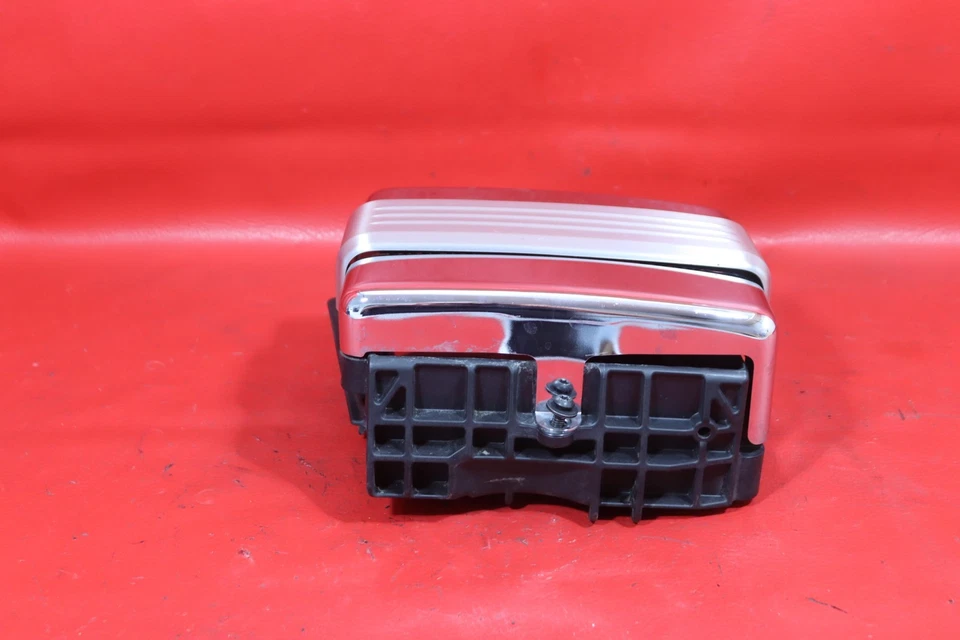 2007 HARLEY-DAVIDSON DYNA LOW RIDER FXDL BATTERY TRAY BOX HOLDER W/ CHROME COVER Foto 3 de 4