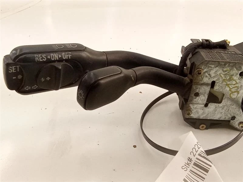 AUDI CABRIOLET 1997 COLUMNA DE DIRECCIÓN INTERRUPTOR MONTAJE LIMPIAPARABRISAS GIRO CRUCERO FABRICANTE DE EQUIPOS ORIGINALES USADO Foto 2 de 4