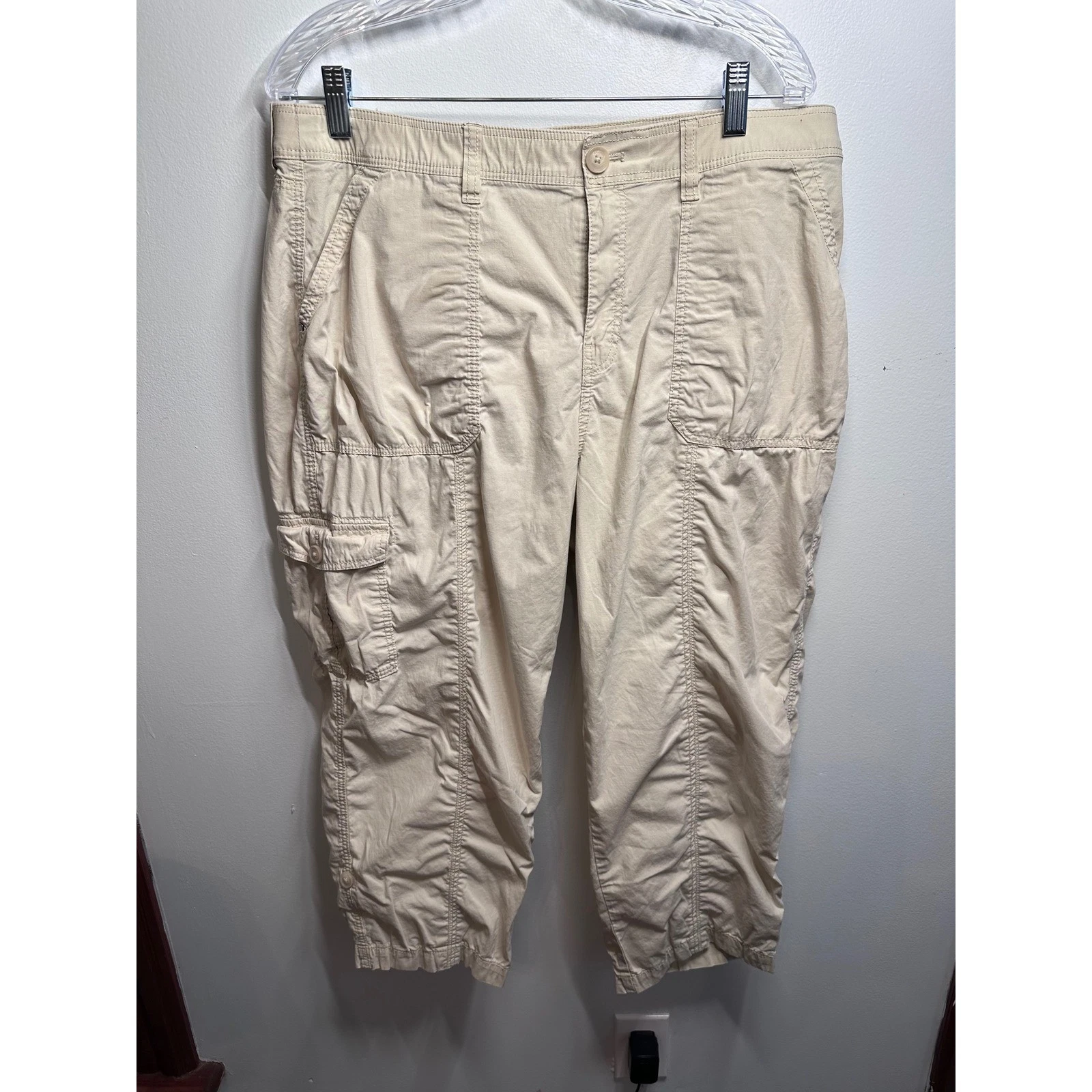 Chico's Tan Khaki Cargo Crop Pants Womens Size 2.5 US 14 Utility Capris