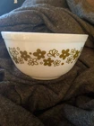 PYREX SPRING BLOSSOM GREEN #402 BOWL VINTAGE 1.5 QUART WHITE FREE USA SHIP