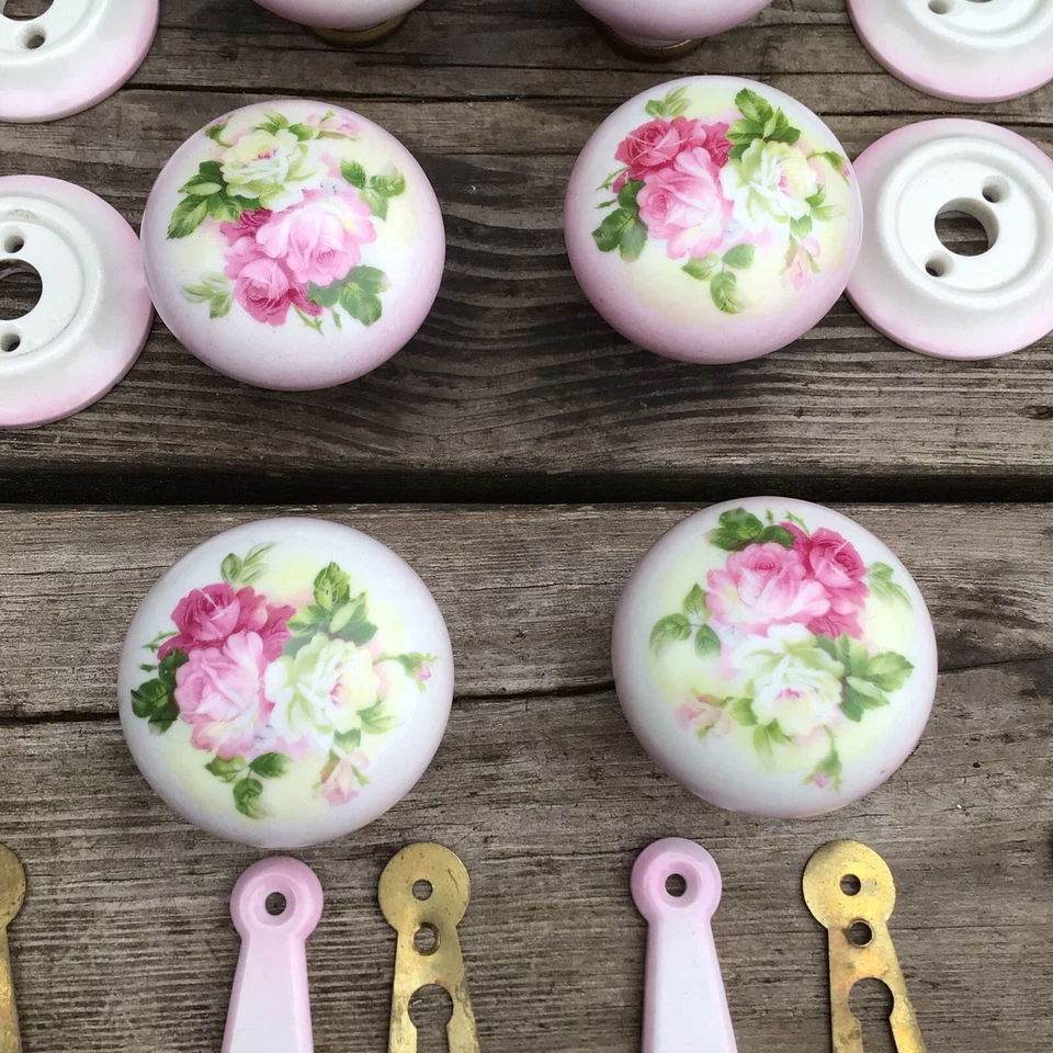 Old Vintage Shabby Cottage Pink Roses Door Knobs x6 Back Plates & Escutcheons x4 - Image 4 of 4