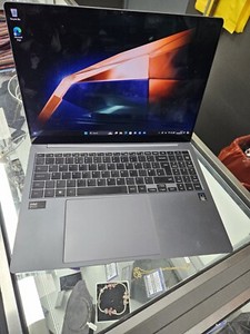 Samsung Galaxy Book 4 Pro 16′′ 3K Touch i7 16GB RAM 1TB Laptop AMOLED Display