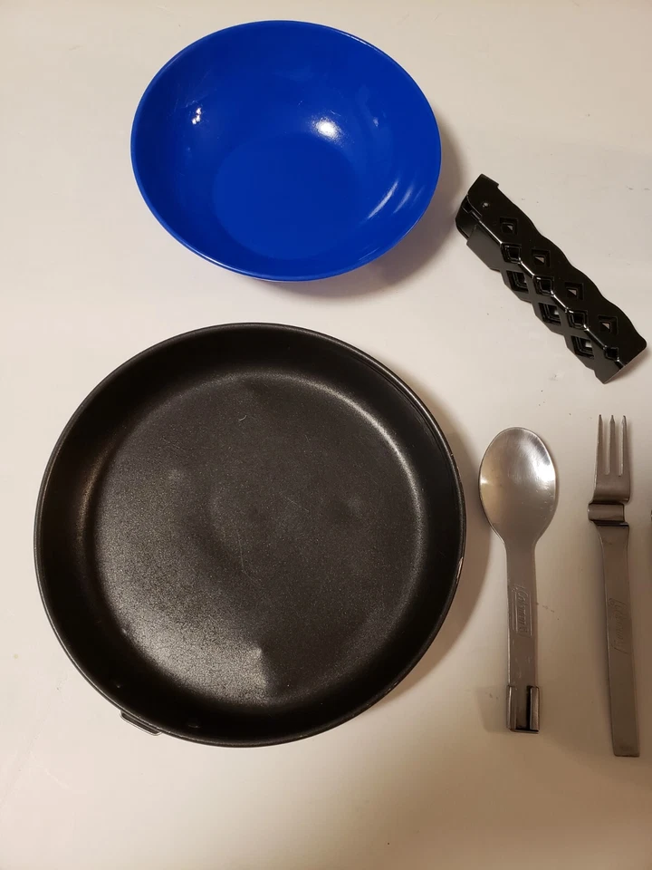 GSI Exterior Camping Bugaboo Desorden Kit Olla y Sartén con Taza Azul y Cubiertos Cubiertos Foto 2 de 4