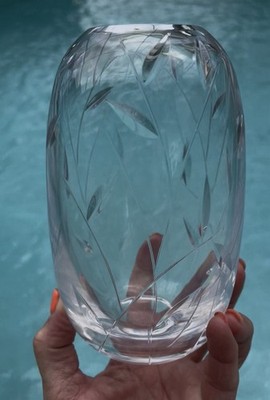 Crystal Vase Lead Crystal 24% Round Oblong Shape Stem And Leaf Pattern