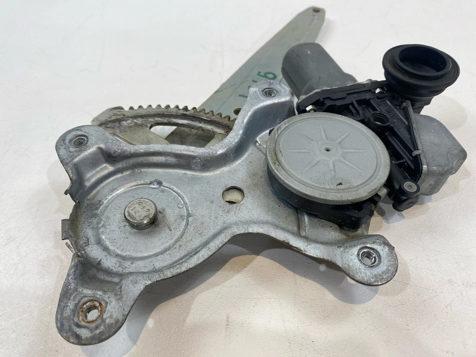 Se adapta a LEXUS CT200H 2011-2015 puerta trasera derecha pasajero ventana motor regulador OEM Foto 3 de 4