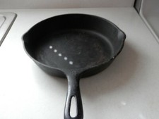 10 1/2" CAST IRON # 8 FRY PAN SKILLET 2" DEEP w POURING SPOUTS MADE IN USA