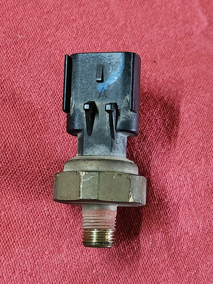 Dodge Ram 3500 2016 OEM interruptor de sensor de presión de aceite 05149062AA  Foto 3 de 3