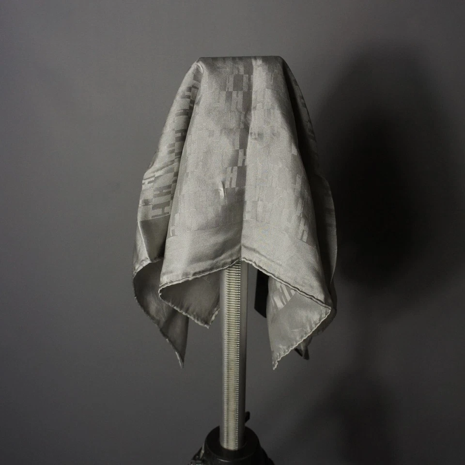 Hermès - Men's Authentic Silk Pocket Square Silver Branded Pattern Grey - 16.5" - Image 4 of 4