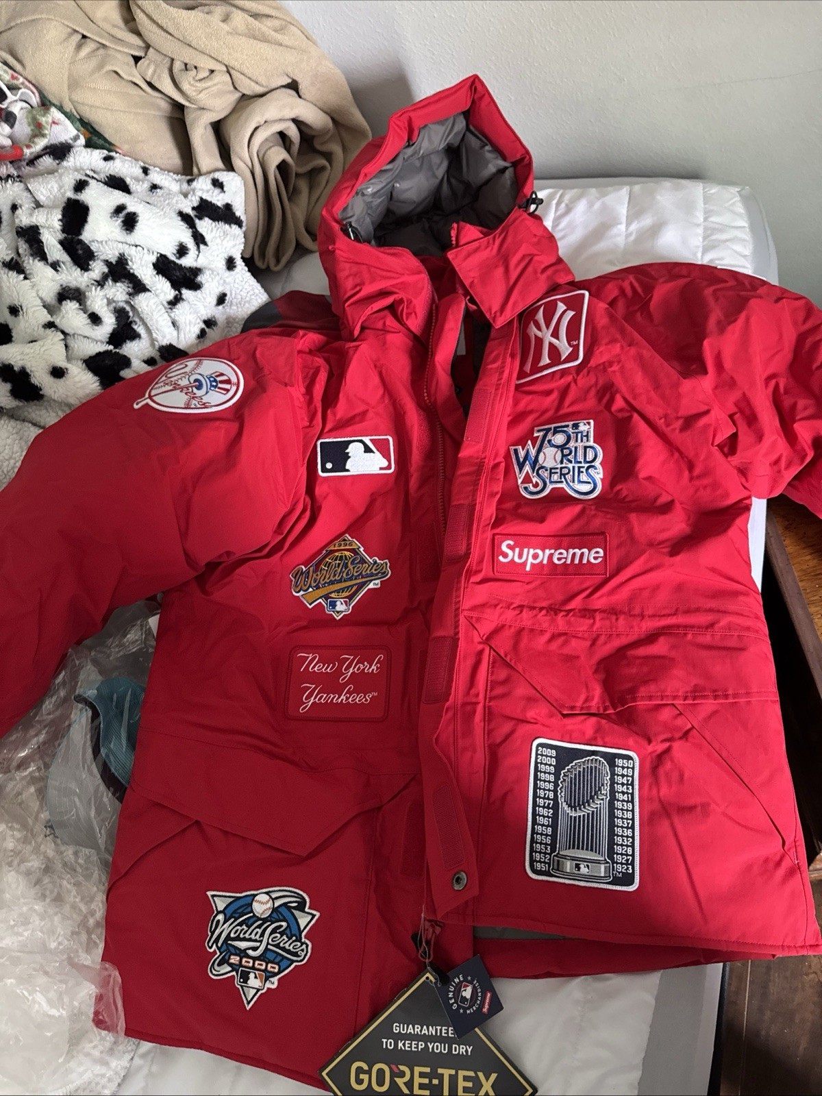 Supreme®/New York Yankees™ GORE-TEX 700-Fill Down Jacket RARE Red MEDIUM + BONUS image 4