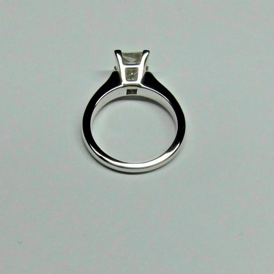 Anillo de boda solitario de diamantes talla princesa de 2 quilates acabado oro blanco de 14 quilates talla 7 Foto 2 de 4