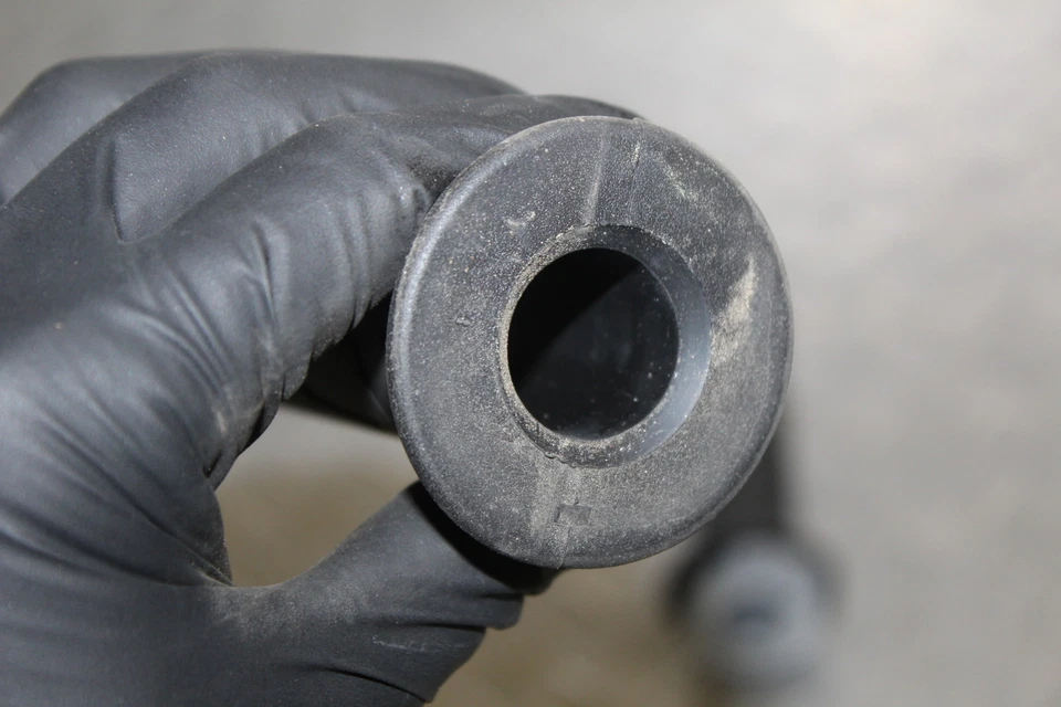 Kawasaki Ninja 250R Ex250J 2010 juego de pares de empuñaduras de manillar con clip derecho izquierdo Foto 2 de 4