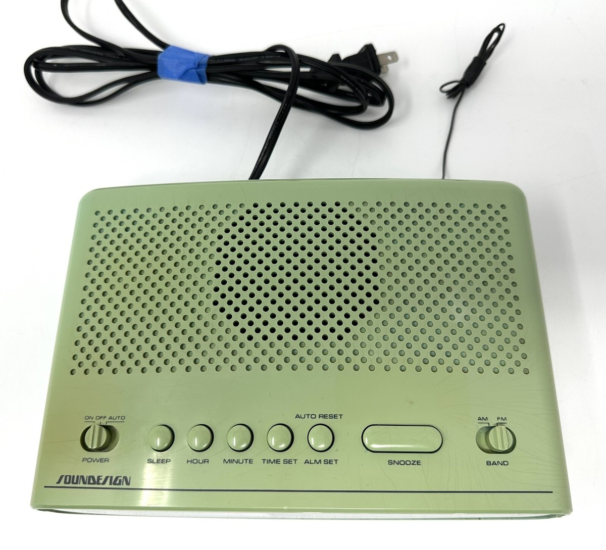 Soundesign AM/FM Alarm Clock Radio Model No. 3625-BBL China