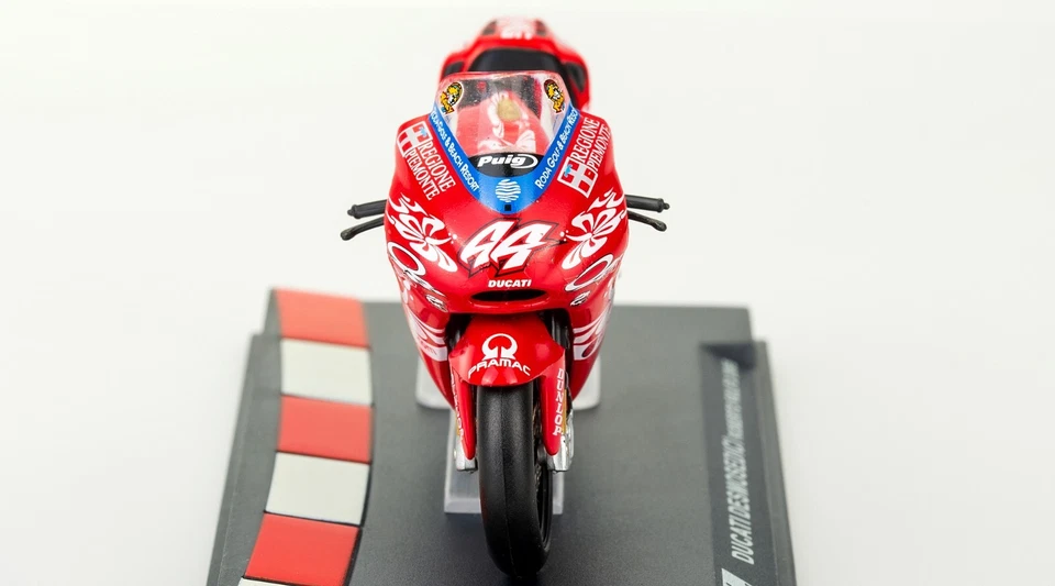 Ducati Desmosedici Roberto Rolfo 2005 Scala 1:24 Modellino MotoGP  Numero 44 - Immagine 4 di 4