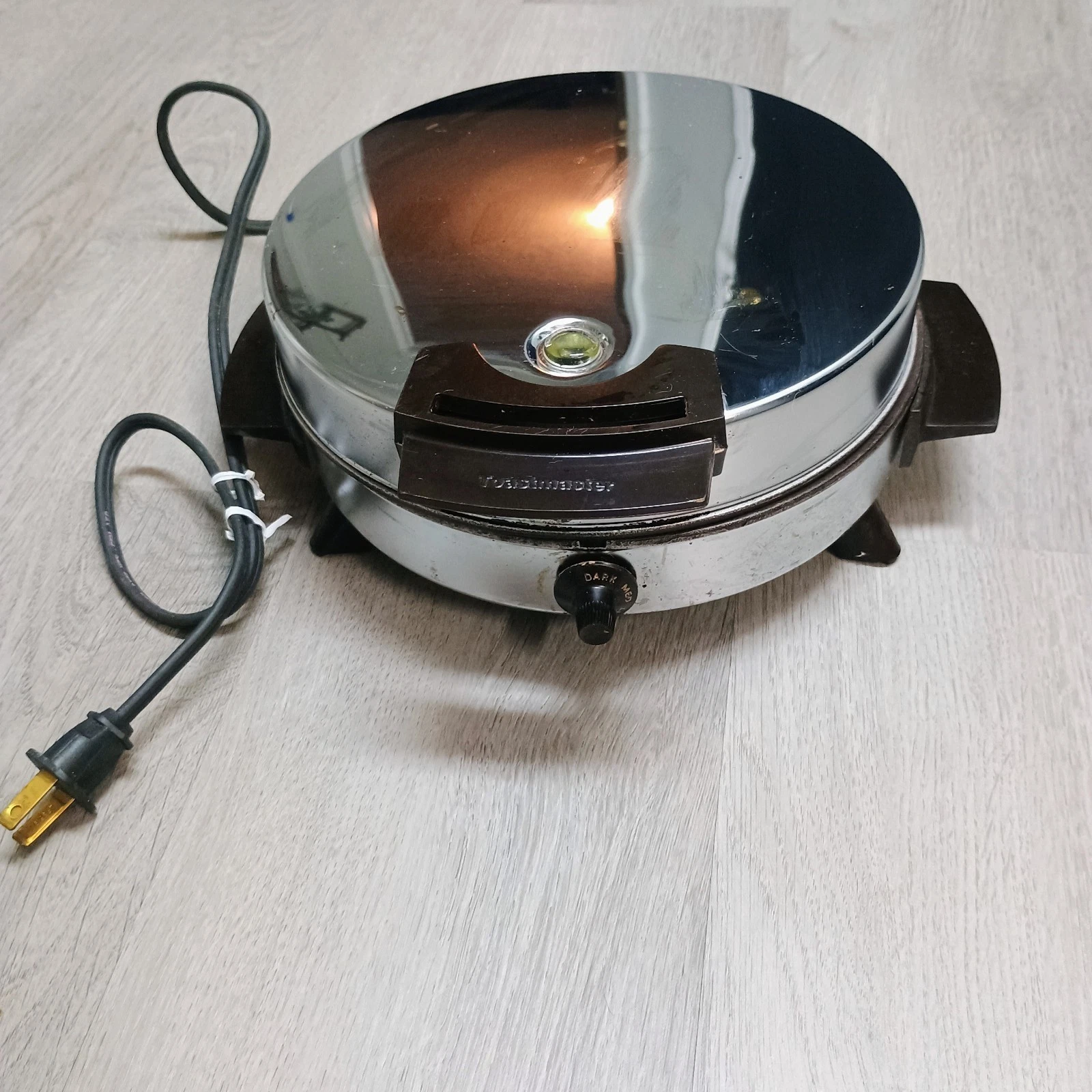 Vtg Toastmaster Waffle Maker Round Non Stick W252A
Opens in a new window or tab