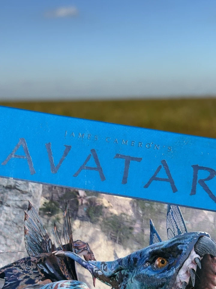 Avatar 2010 Mega Puzzles Jigsaw Puzzle with Foil Accents - 150 Pieces New In Box - Image 2 of 4