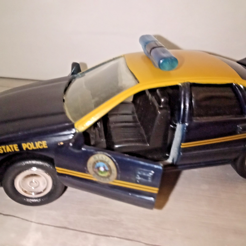 Road Champs 1998 State of West Virginia State Police 1:43 Police Car Series - Picture 3 of 8