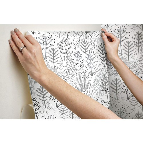 RMK11736RL White and Gray Folklore Trees Gray Peel and Stick Wallpaper - Foto 8 di 9