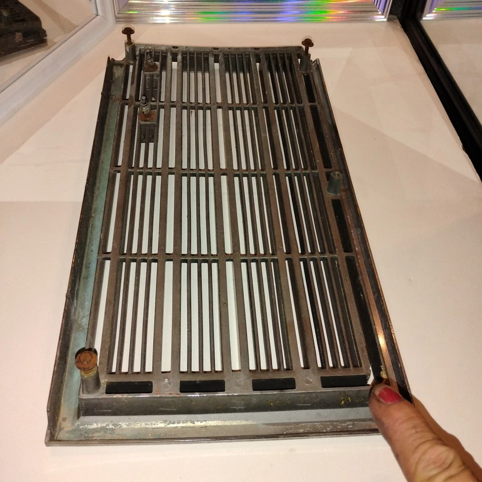 1985 OLDSMOBILE DELTA 88 -- LH (СО СТОРОНЫ ВОДИТЕЛЯ) РЕШЕТКА - Изображение 2 из 4