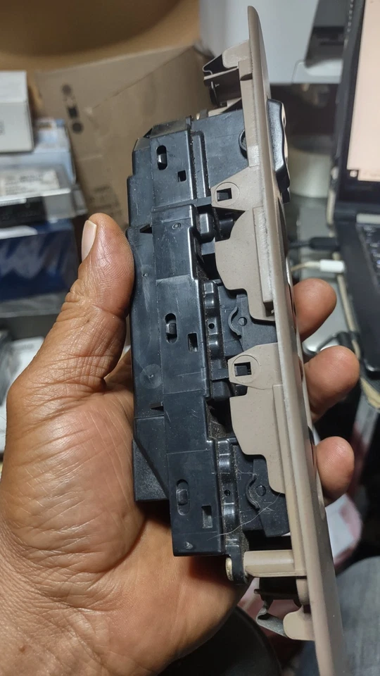 01 - 07 Toyota Sequoia Driver Left Master interruptor de janela de energia OEM usado 2001-2007 - Imagem 2 de 4