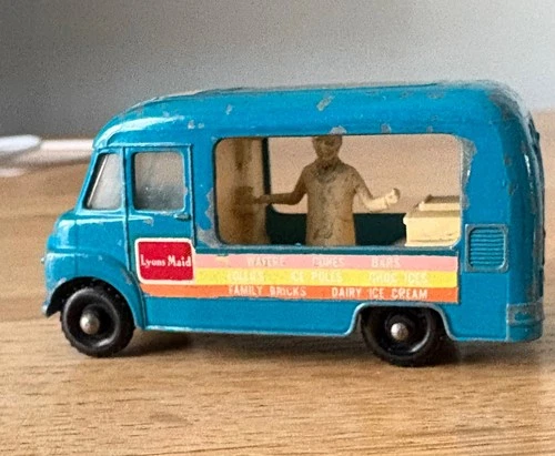 VINTAGE - MATCHBOX LESNEY - COMMER   LYONS MAID ICE CREAM CANTEEN VAN   - No 47