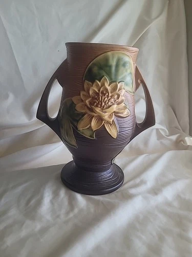 Roseville Pottery Water Lilly 78 -9" Double Handled Vase.