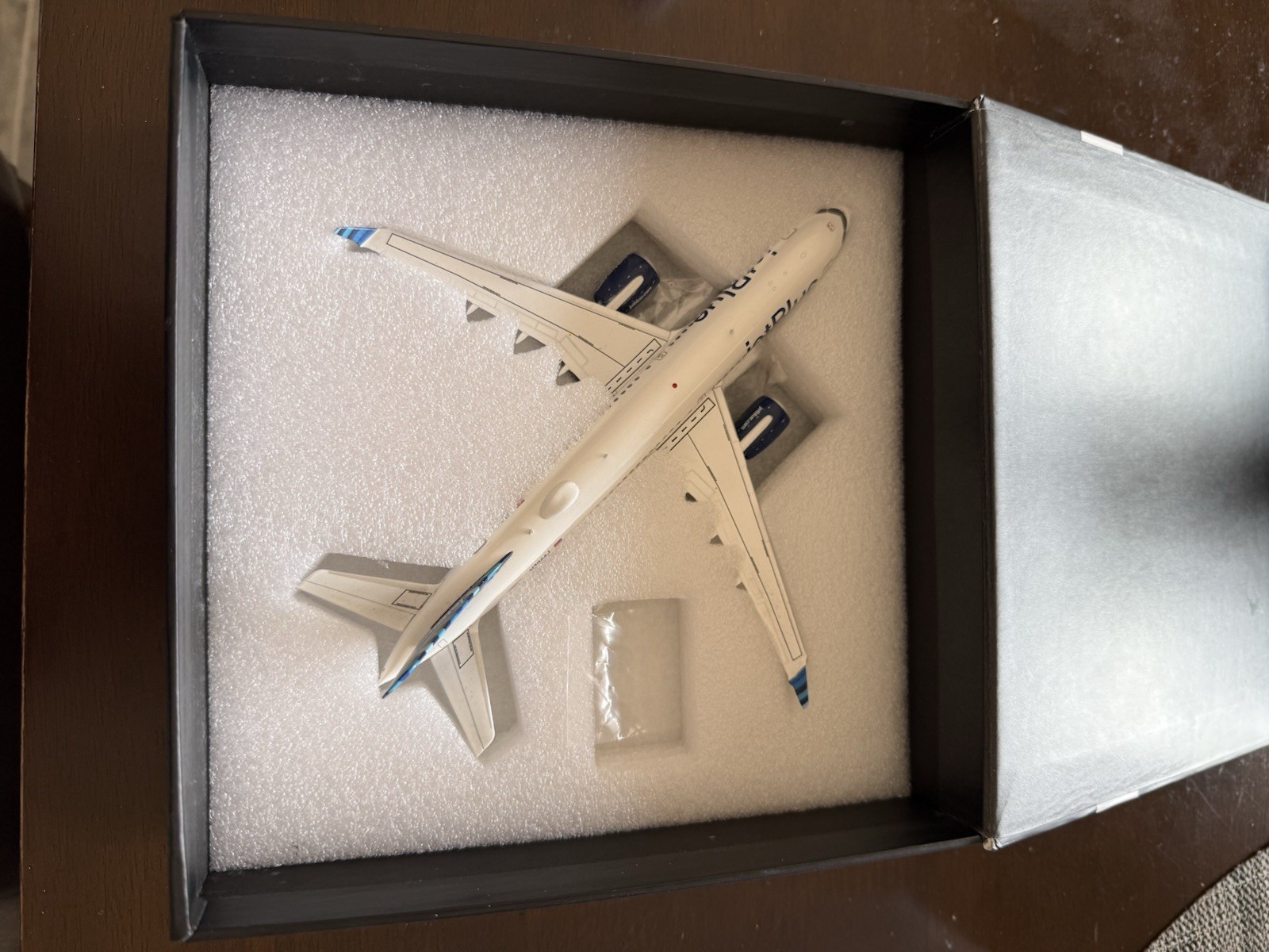 1:200 Gemini Jets JetBlue Airways Airbus A220-300 G2JBU1213 N3044J Diecast Model