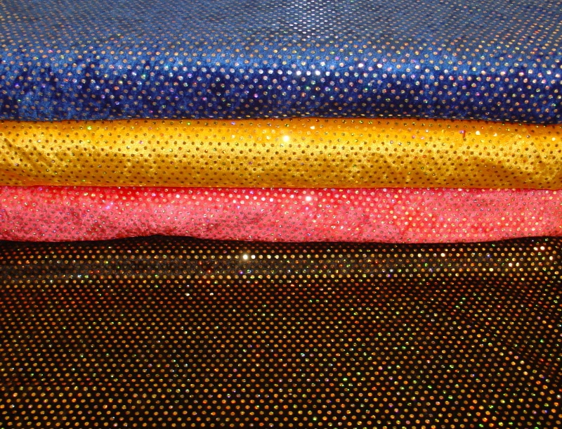 Samt (10€/m²) 30 cm mit Spiegelglanz Pailletten dicht besetzt 1,5 m breit - Bild 2 von 2
