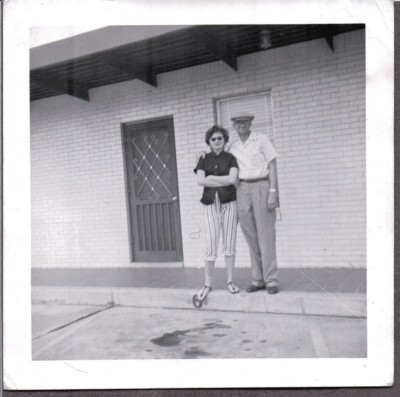 VINTAGE PHOTOGRAPH 1956 MENS/GIRLS MOTEL FASHION WEST MEMPHIS ARKANSAS OLD PHOTO