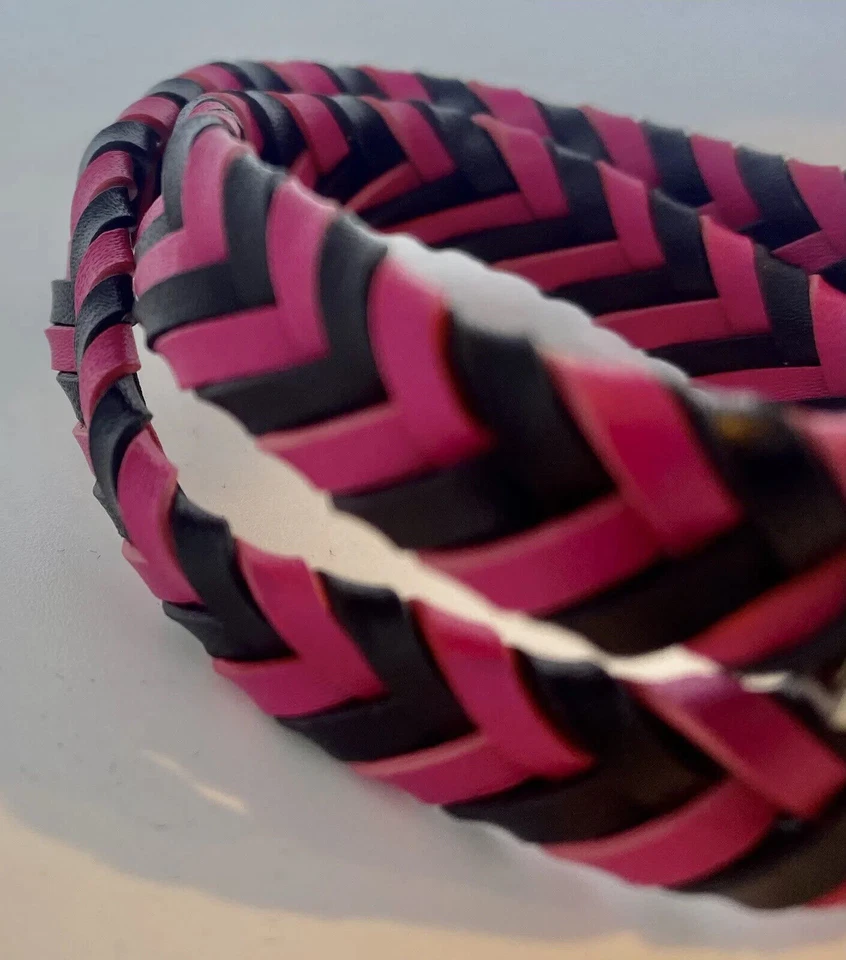 Pulsera de cuero negro y rosa cierre magnético de acero ventiladores Barbie Foto 4 de 4