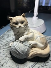 Vintage Handpainted White & Beige Kitten With Light Blue Ball Of Yarn Figurine