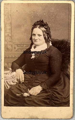 CDV LEOMINSTER VON EVANS DAME IN MOTORHAUBE SITZEND ANTIK FOTO MODE KLEID