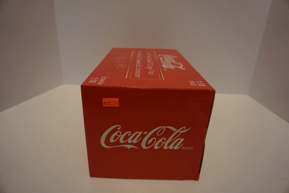 1/18 Motor City Classics 1917 Ford Model T Coca-Cola Cargo Van (000126) - Image 4 of 4